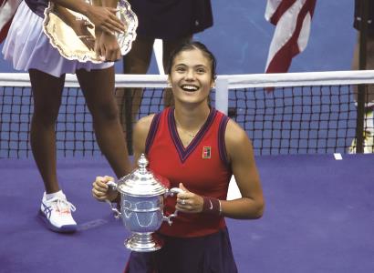 中场继续由 中场继续由