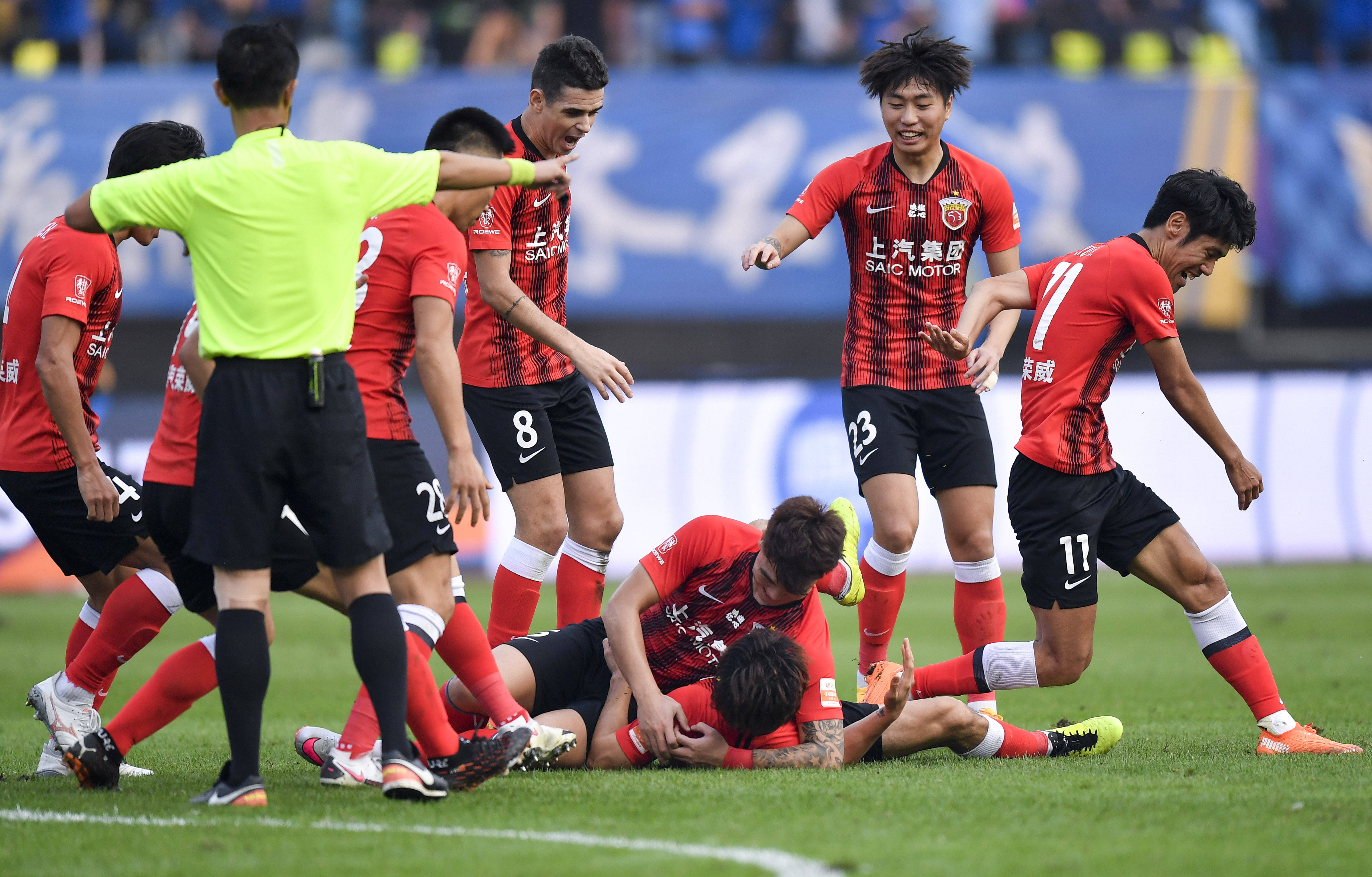 球员之间的 球员之间的