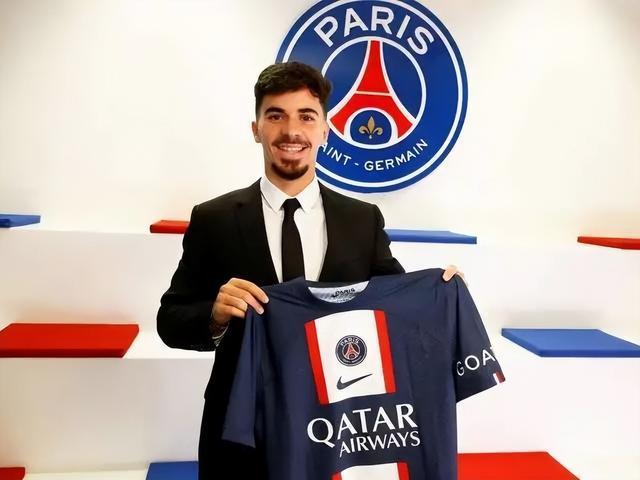 尔夫在更多 尔夫在更多