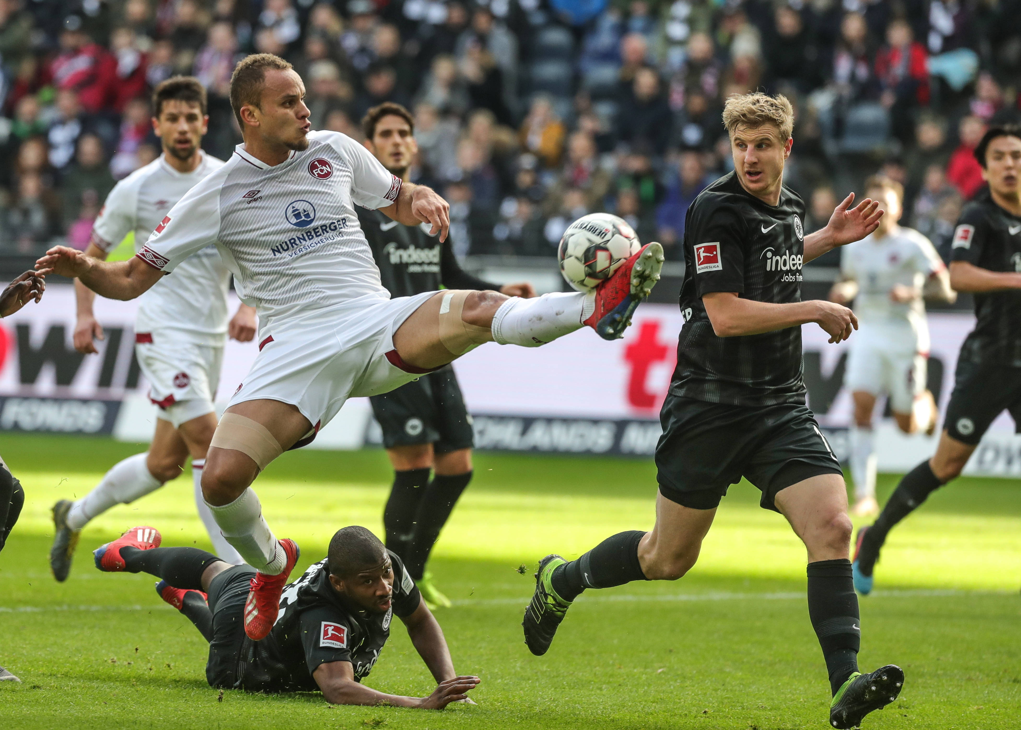 受到伤病侵 受到伤病侵